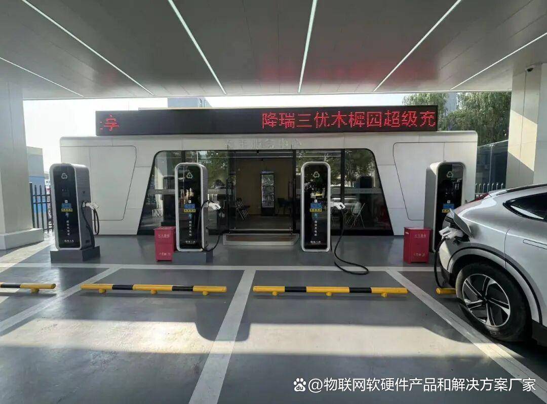 预报秒级精准智慧调度系统站台 太阳能解决方案EVO视讯真人智慧公交候车厅公交站台：到站(图4)