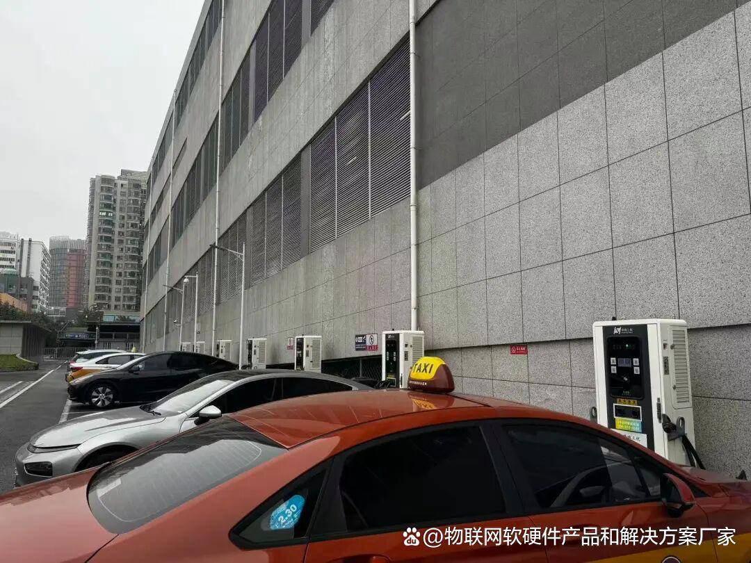 预报秒级精准智慧调度系统站台 太阳能解决方案EVO视讯真人智慧公交候车厅公交站台：到站(图8)